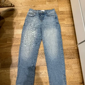 Jeans - Super Fräscha Jeans i storlek W30 L32 säljs för 300kr.