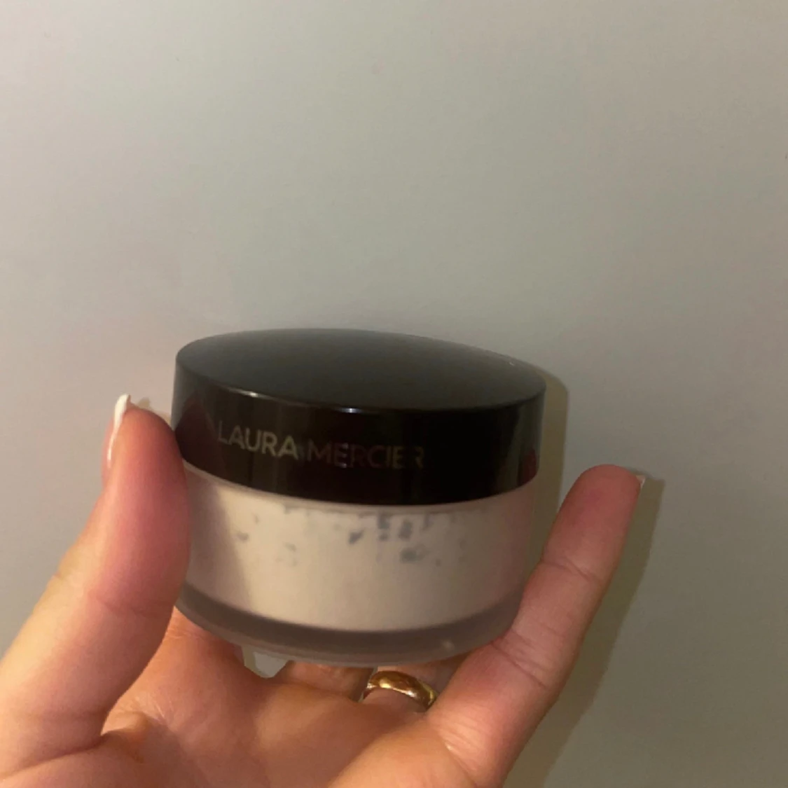 Laura Mercier transclucent powder full size