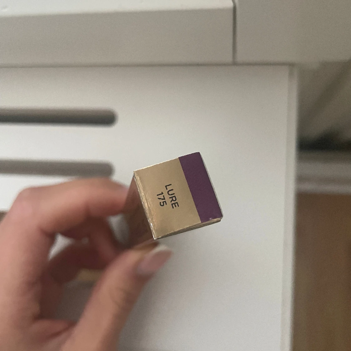 Hourglass Volumizing Glossy Balm Lure - 90