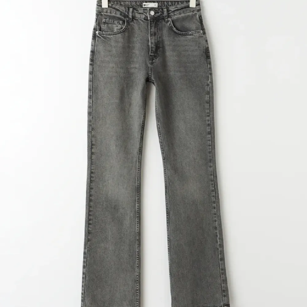 Jätte fina gråa jeans från Gina tricot. . Jeans & Byxor.