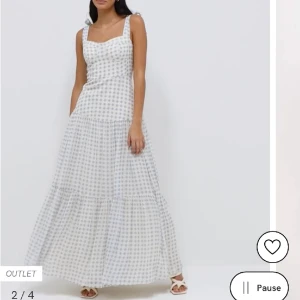 Sökes By malina Livy dress  - I storlek S 