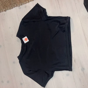 Badtröja/ sport - Oanvänd lappar kvar! Kan mötas upp eller frakta 