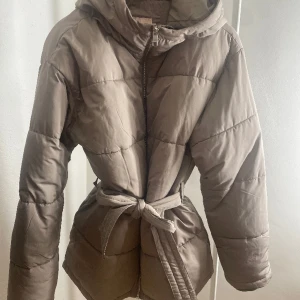 Jacka från Nelly  - Varm o skön vinterjacka  Väldigt stor i stoleken