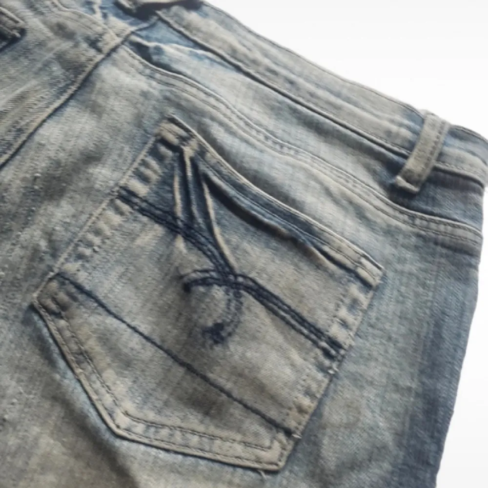 Så fina lågmidjade jeans ❤️ midjemått:39cm och inberben:80cm!!❤️ Kontakta vid frågor!😀. Jeans & Byxor.