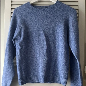 Stickad tröja - Stickad tröja från Vero Moda. Kommer inte till användning. Som ny skick. Storlek S💕