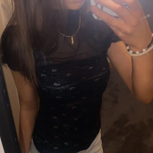 Svart spets tröja - Kontakta vid intresse av köp 💞