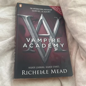 Vampire academy - Engelsk bok 