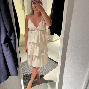 Klänning - Min favoritklänning men kan tyvärr ej använda längre, superfint skick 