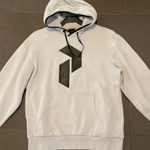 Peak performance hoodie - Bra skick!