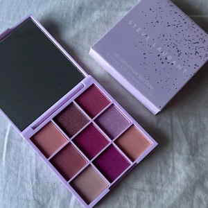 Ögonskuggspalett  - Säljer den här ögonskuggspaletten från steve laurant, helt ny och oanvänd💕