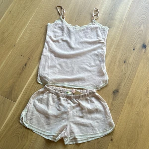 Fantastiskt set från italienska Ottodame, strl 36 - Supersött set från Ottodame i mjuk bomull. Oanvänt. Nypris 1500kr