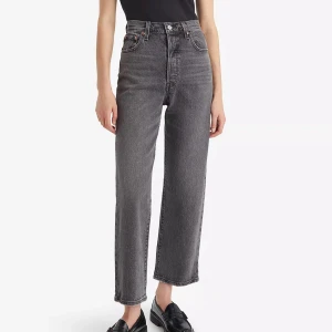 Levis ribcage jeans - Grå Levis ribcage jeans i storlek w26 l29! Sparsamt använda 🥰 