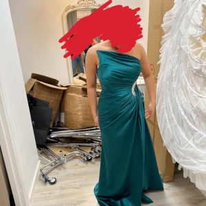 Festklänning  - Som ny, endast använd en kväll även kemtvättad. Storlek S/M. Pris kan diskuteras 