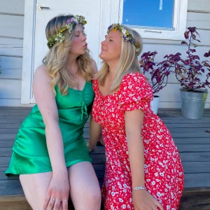 Röd långklänning  - Röd långklänning från NA-KD