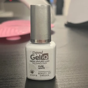 Depend gel iq pure white - Säljer denna då jag har fler vita gellack och ej behöver den. Har ej används endast öppnats. Säljer då den ej används. 