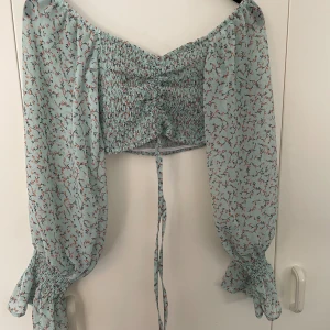 Topp från chiquelle S - Jätte fin topp från chiquelle inte använd många gånger så är i ett bra skick storlek S