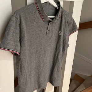 Moncler pikw - Tjena,säljer dena moncler piké som är äkta för 800,priset kan diskuteras vid snabb affär.