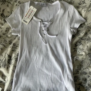 Vit tröja - Säljer denna helt nya tröjan, ej genomskinlig