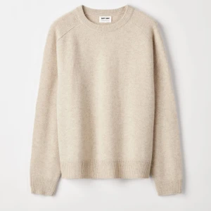 Soft Goat O-Neck Boyfriend - Nypris: 2795 kr Extremt bra skick! Storlek: S 100% Kashmir Färg: Natural Sand