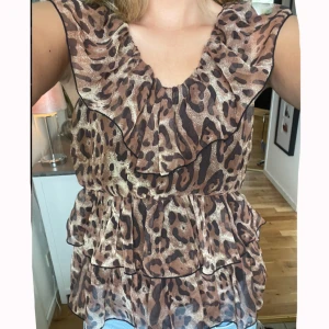 Leopard topp - Snyggaste toppen🐆🐆🐆storlek M men passar S
