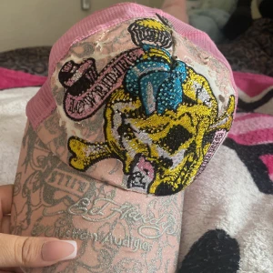 Ed Hardy  - Säljer denna super feta ed Hardy keps som jag endast använt en gång, den är lite sliten men fortfarande väldigt snygg. Pris kan alltid diskuteras! ❤️❤️