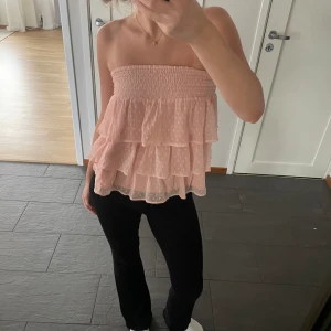 Tubtopp - Säljer denna fina kjol/topp från Lindex. Den är i barnstorlek men passar xs💗💗