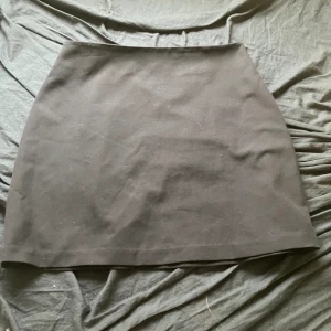 Kjol - Älskar och är mycket användbart!✨ Kan sänka priserna vid snabb affär. Inga defekter:) Är 164cm lång och garderob-utrensar. Kontakta mig för fler bilder💕