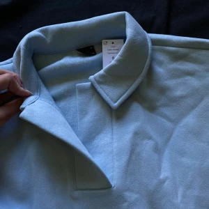 Hoodie  - Ljusblå hoodie från Gina, helt ny