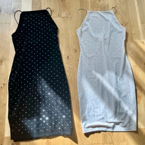 Klänning  - Nya jättefina klänningar i storlek S. Priset är för båda. 