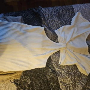 2 delad midklänning - Som ny, hel och fräsch