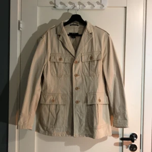 Gant jacka - Gant jacka säljer den för att den aldrig kommer till användning endast provad 