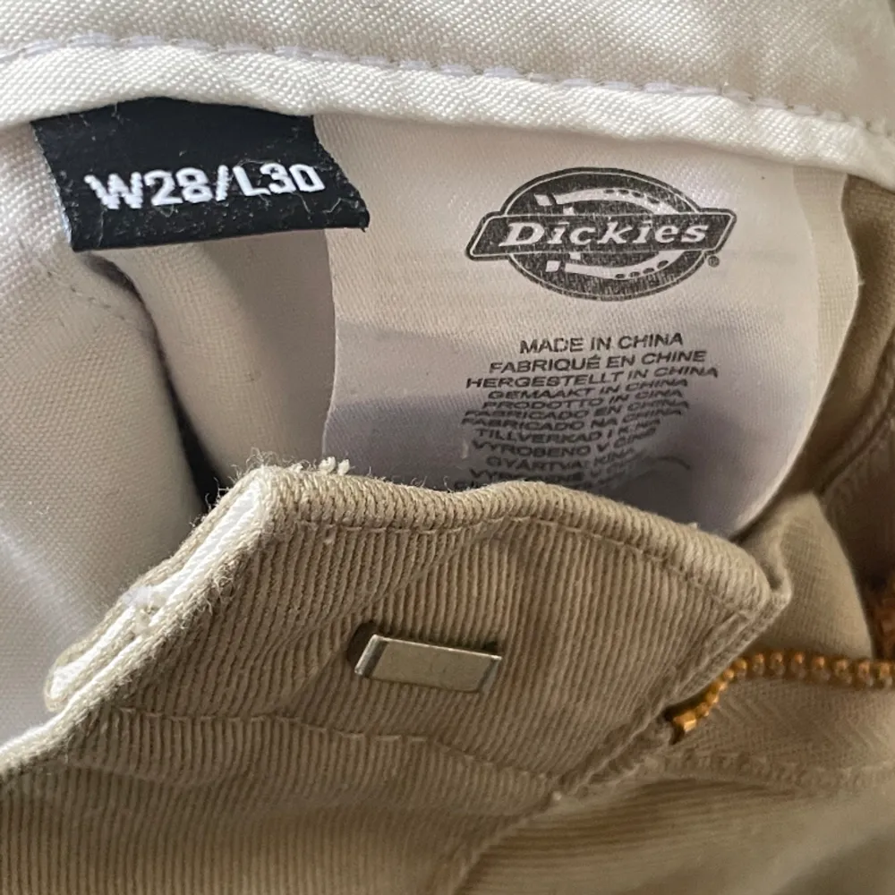 W28/L30, välanvända, köparen står för frakt och kan samfrakta😌. Jeans & Byxor.