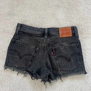 Levis shorts  - Knappt använda 