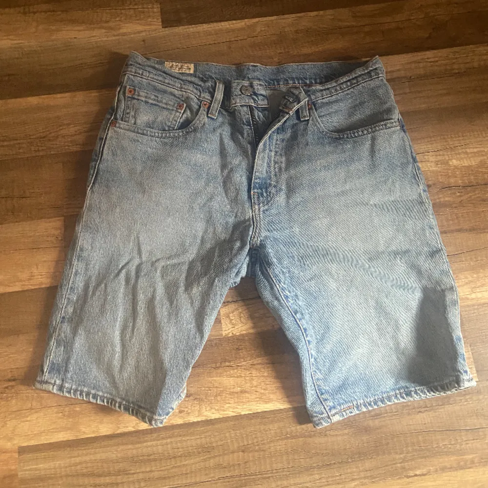 Levis shorts 502. Shorts.