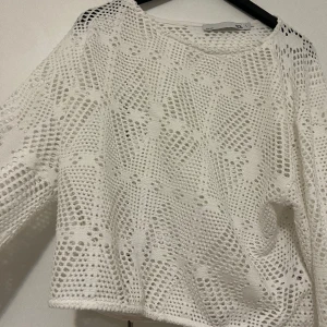 vit topp - vit topp/blus som används bara en gång🩷