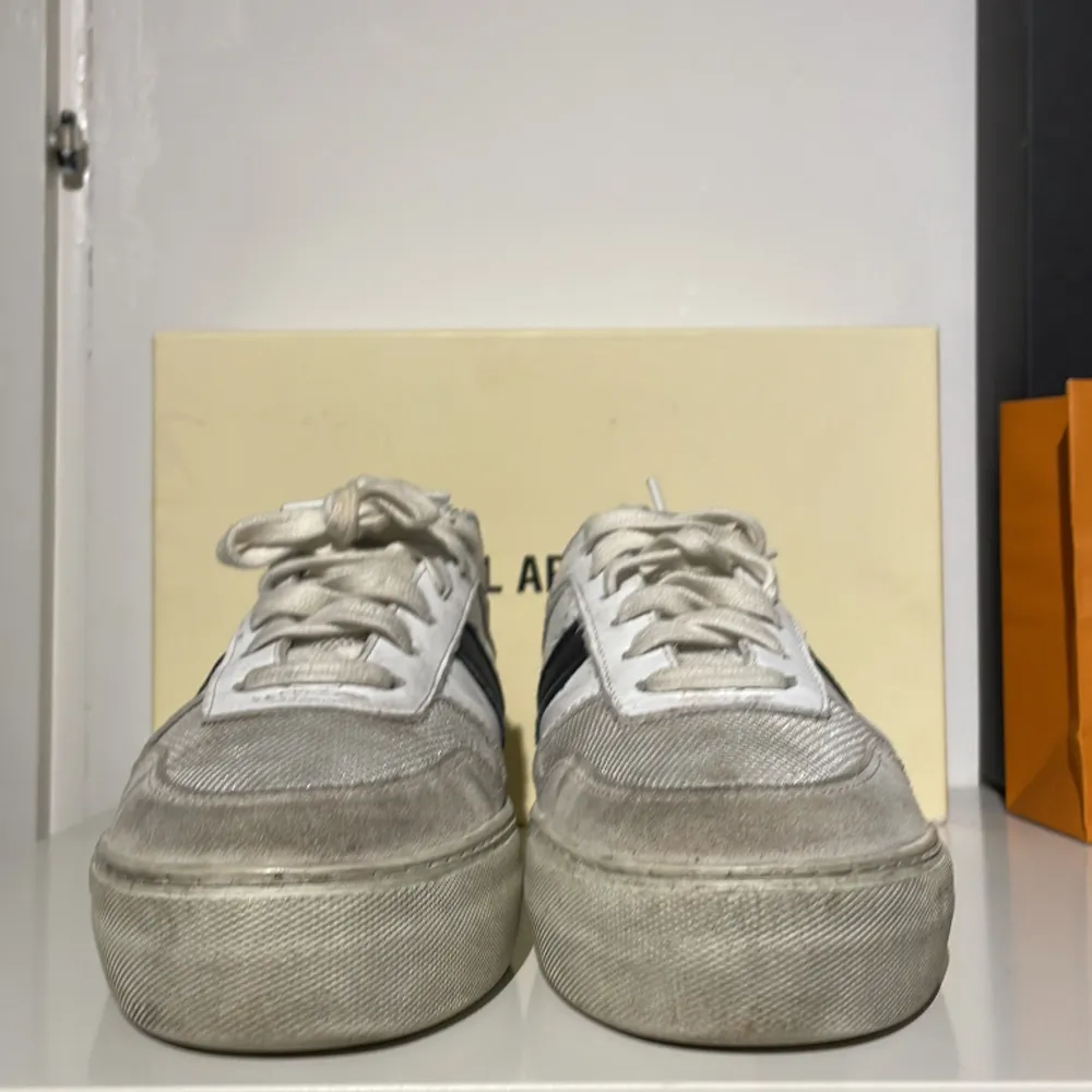 Arigato skor i storlek 38, allt tillbehör medkommer vid köp, bra skick, erbjuder tvätt innan frakt, kom privat för fler bilder eller frågor!. Skor.