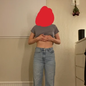 Boulevard jeans blå från lager 157 - Dessa byxor är högmidjade blå från lager 157 i modellen ”boulevard”. Inga syntliga skador men som dom flesta jeans så kan dom vara lite uttöjda. St S