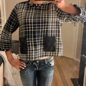 Trekvartsärmad tröja  - Super fin tröja, Storlek L men passar mig som vanligtvis är S/M