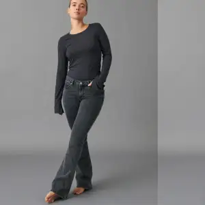 Säljer dessa superfina jeans från Gina Tricot! Säljer då de inte längre kommer till användning!💕