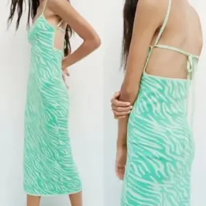 Säljer min grön/turkosa klänning från zara i typ zebramönster💚💛i storlek S