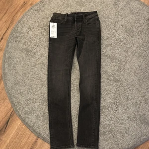 Jack & Jones byxor slim fit - Fick de i julklapp passade inte med prislapp på helt oanvända