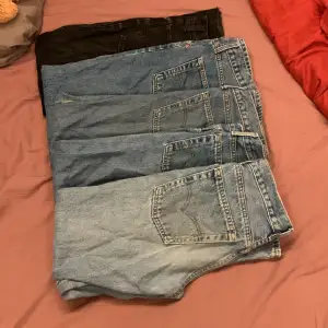 Massor av Levis jeans. Säljer billigt så det är runt 5-8/10 skick. Gamla modeller. Pris i dm. Går att diskutera🤝🏼