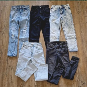 Momjeans  - 5 Par jeans, 34/36 i size. Momjeans, shaping jeans, slitna jeans. Allt - komplett jeansgarderob.  Går att variera i oändlighet.   Nypris Zara: 699:- Nypris hm: 399:- Nypris Gina: 499:- Nypris Topshop: 599:- Nypris hm: 499:-