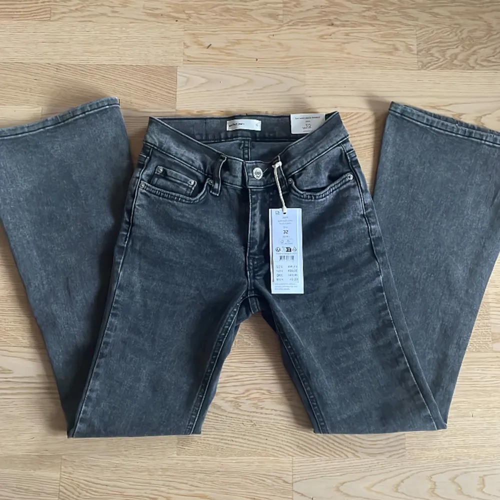 Helt nya jeans med lappar kvar från gina i storlek 32 petit, ordinarie pris 499kr, ❤️. Jeans & Byxor.