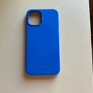 Blått silikonskal från holdit (iPhone 12 PRO)💙 använd fåtal gånger, nypris 199 kr säljer för 100 kr då den knappt är använd😊 