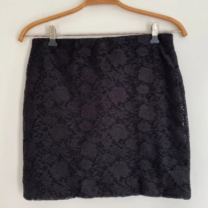 Svart spetskjol - Använd fåtalet gånger, i fint skick 