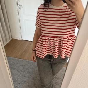 Tröja med volabg - Från zara kan sälja för 30 i bra skick storlek s