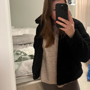 Teddy jacka  - Snygg Teddy jacka från Zara, den är i fint skick 💓