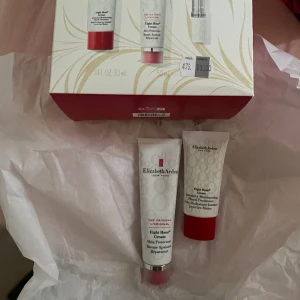 Elizabeth arden  - Säljs för 250 kr