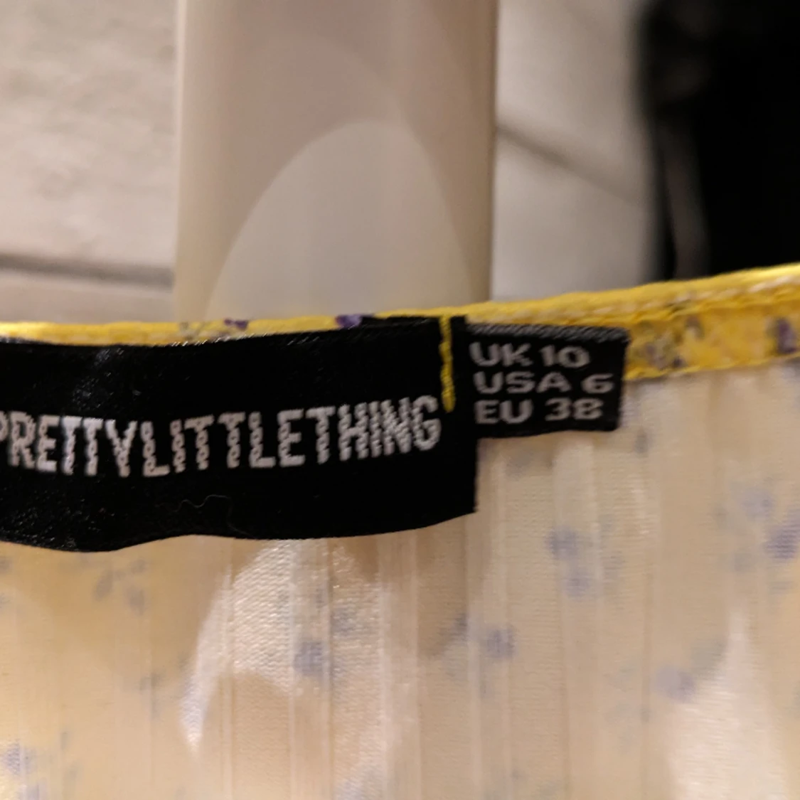 Blommig byxdress Prettylittlething - 90